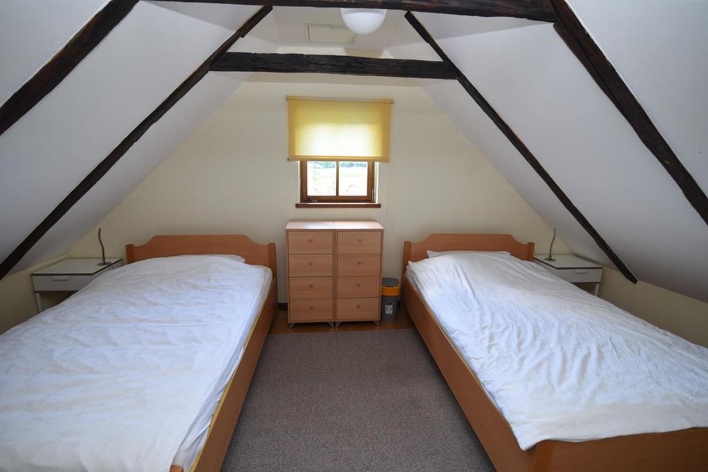 Dobra — twin room in the loft